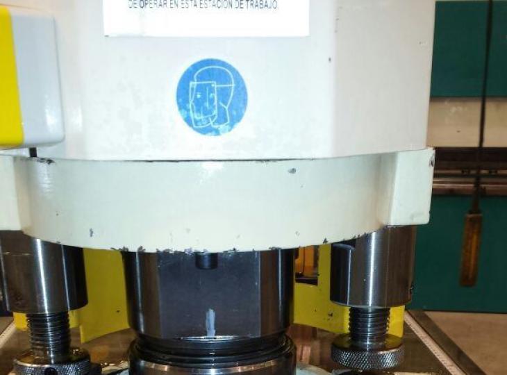 Punching machine GEKA Mod. HYDRACROP 80SD with punches (3)