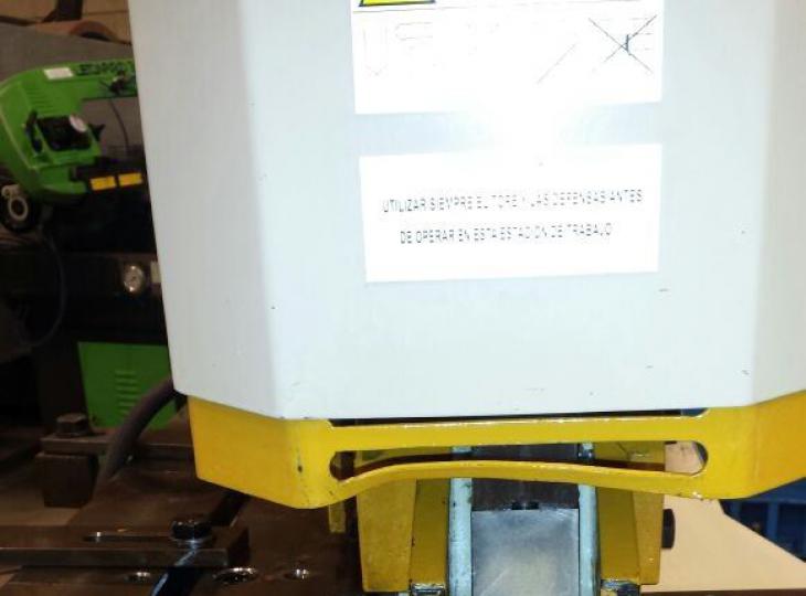 Punching machine GEKA Mod. HYDRACROP 80SD with punches (4)
